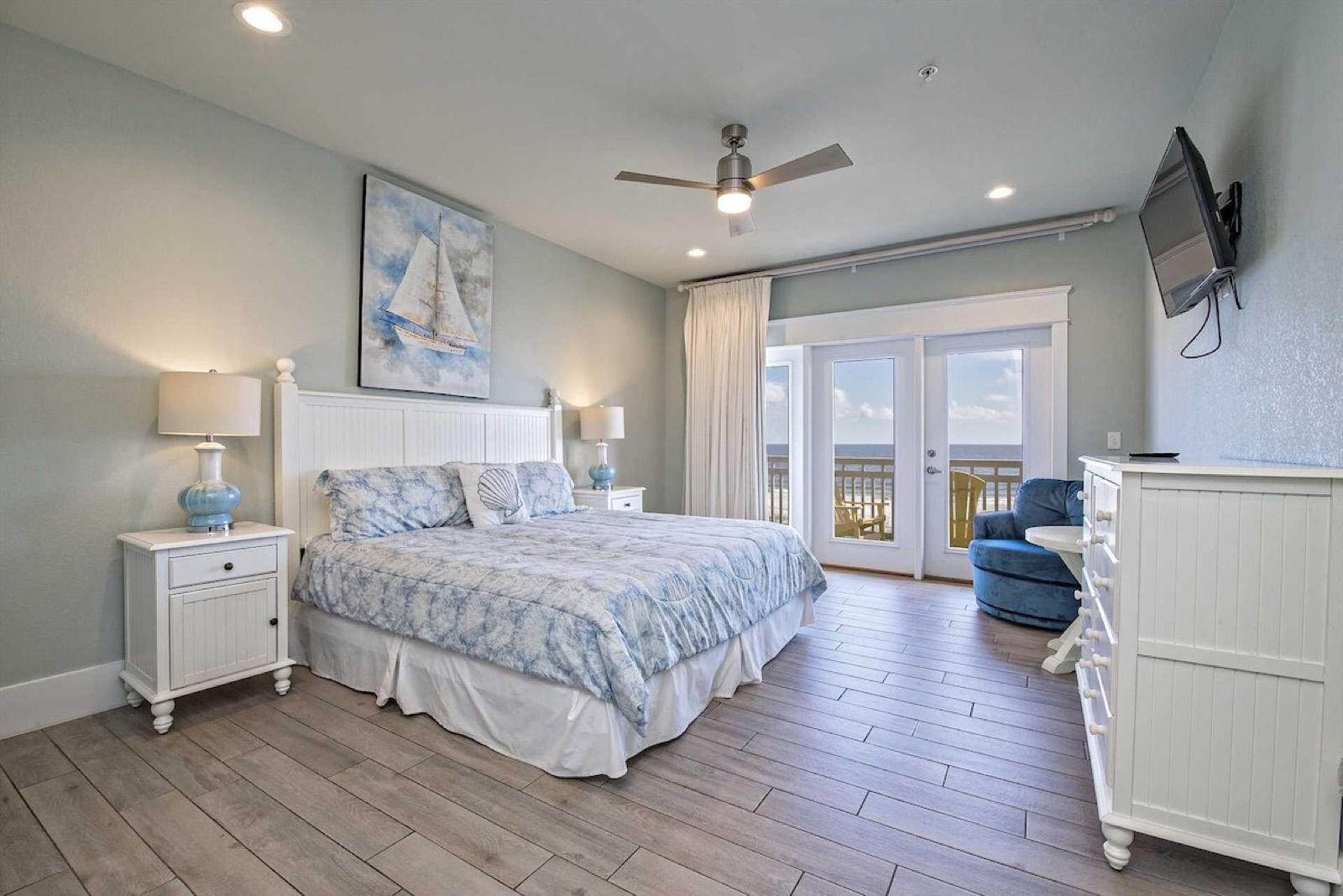 Accessible king bedroom with private bath